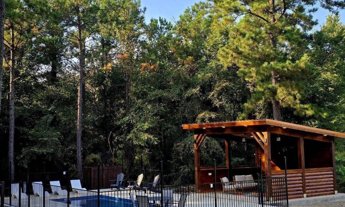 Hochatown Cabin | NEW! POOL! 5BR Pond-Hot Tub-Games - Sleeps 19