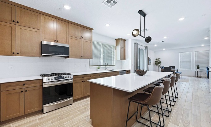 Clovis House | NEW Pristine Copper River Brambles Home - 4bd 3ba