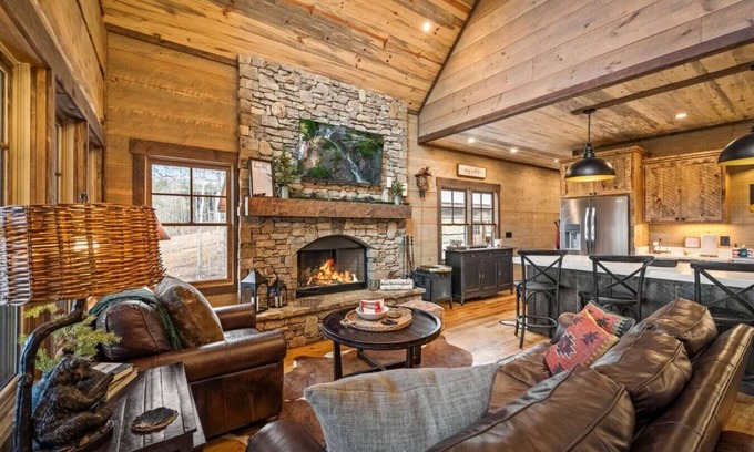 Cashes Valley Cabin | New! Private 3BR cabin*MTN views*Game Room*Firepit