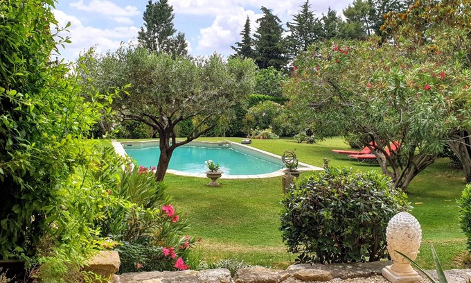 La Bastide-d'Engras House | NEW! Provence charm, near Uzès, beautiful gardens and pool, 18th C Mas, A/C