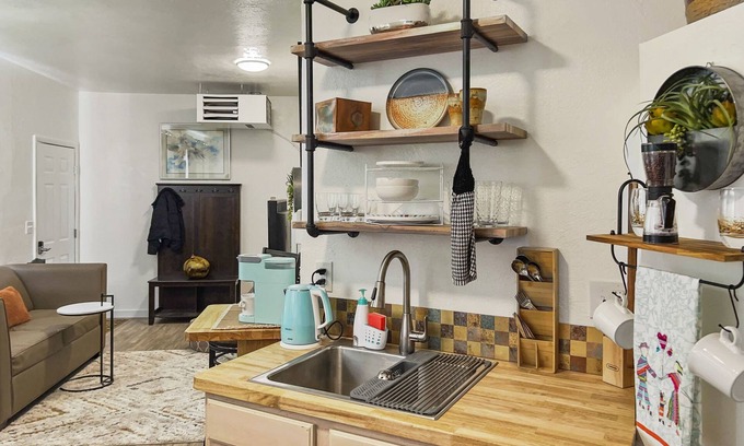 Redlands Apartment | NEW! Quaint Monument Retreat
