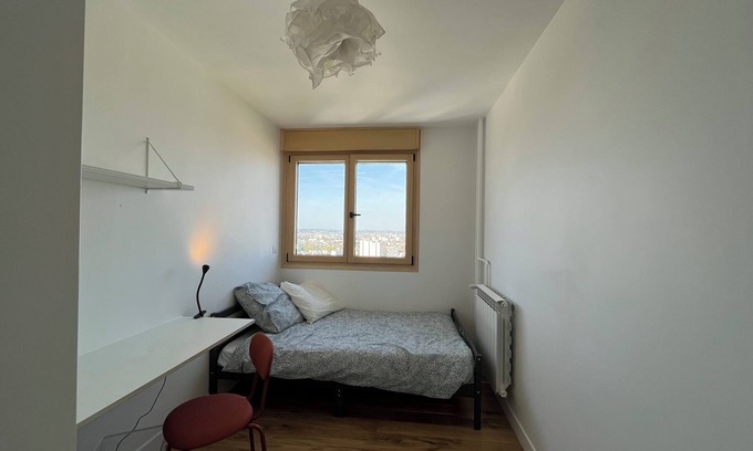 Montreuil Apartment | New refurbished appartement with a view, on new metro line 11