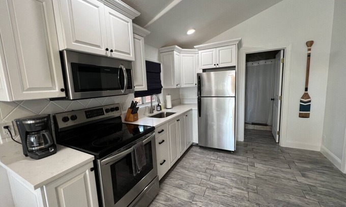 Sunset Beach House | NEW Renovated Oceanview 2BR Cottage #6