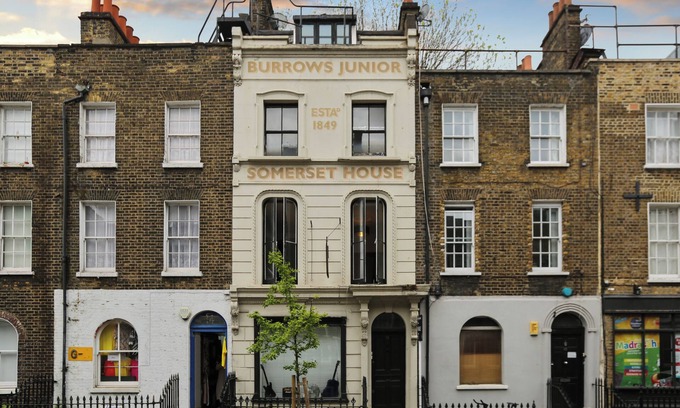 Whitechapel House | New Road | Full Building Hire | for large groups | sleeps 13