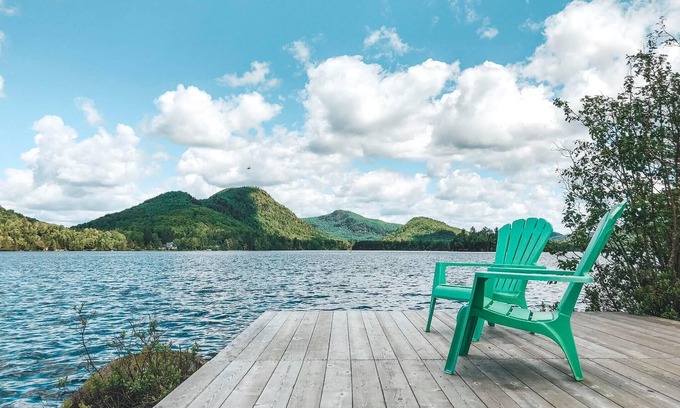 Lac Superieur Village Cottage | NEW- Scandinavian lodge with lake view
