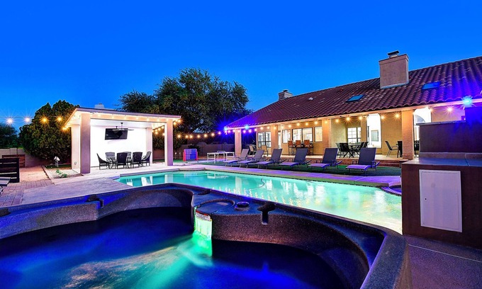 Paradise Valley Village Villa | NEW Scottsdalestays Multimillion Estate, Pool & Pickleball-Basketball Courts.
