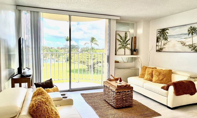 Hilo Condo | NEW! Serene end-unit condo with VIEWS - lagoons, gardens, ocean