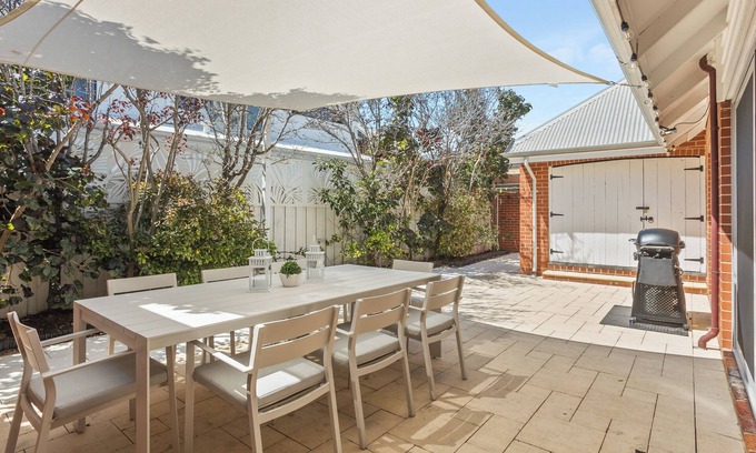 North Fremantle House | NEW Short Walk 2Beach+Starlink+lots of parking!