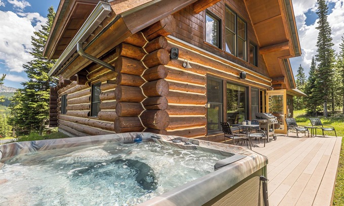 Powder Ridge House | New ski-in/ski-out Peaklight Chalet!