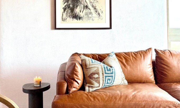 Taos House | NEW Southwest Style, Hot Tub, 10 min to Plaza, 20 min to Ski Valley