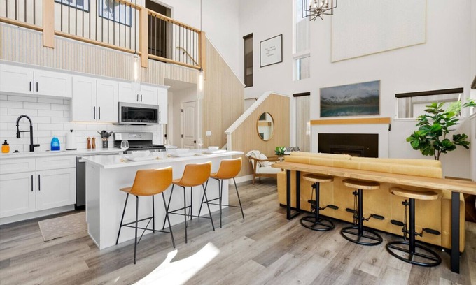 Whitefish House | NEW! Spacious 3BR, 3.5b, Hot Tub, Fire Pit, Pool!