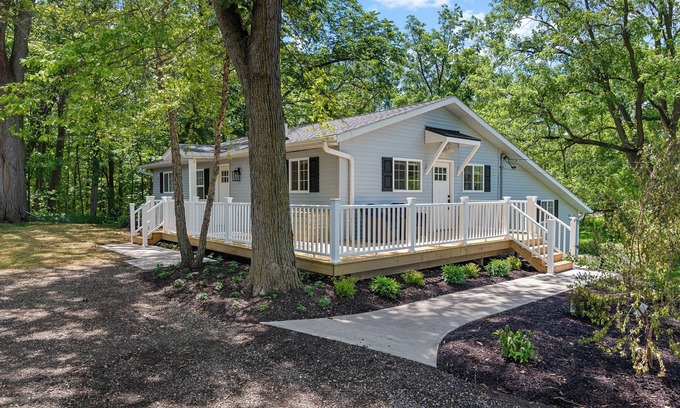 Lake Geneva House | NEW! Spacious Lake Geneva Home & Cottage, Only 5 Minutes to Downtown!