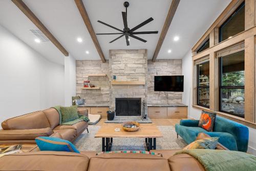 McCall House | New! Spring Mtn Paradise - Pet friendly, single level w/hot tub and clubhouse access