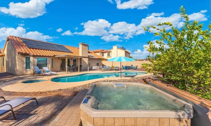 Glendale House | *NEW* Stadium Desert Oasis! Heated Pool Games Spa!