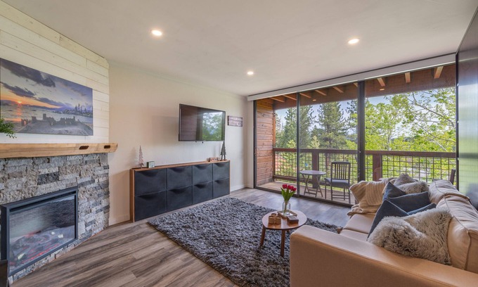 Truckee Condo | *New* Studio in Tahoe Donner - Amenities galore! ~Sun and Snowpeak