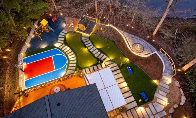 Skyland House | *New* | Stunning 5BR w/Hot Tub, Sauna, Firepit & Theater | 20 Mins to Asheville