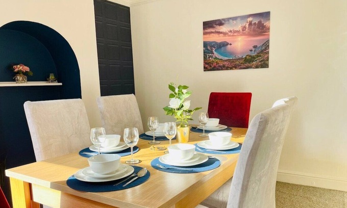Luton House | ♥️NEW – Stylish 3BR🏡 , Contractors & Business. ♡