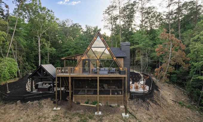 Mineral Bluff Cabin | NEW The Henderson- Pickleball Court in Blue Ridge