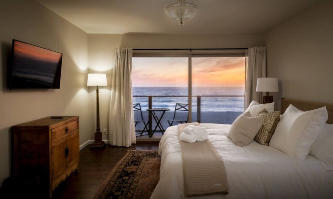 Sand Section House | New! The Nautilus – Manhattan Beachfront Retreat