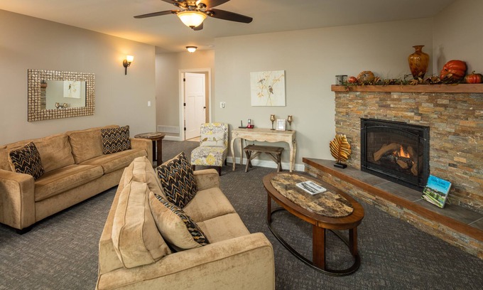 Galena Apartment | New Three Bedroom Apartment with Hot Tub
