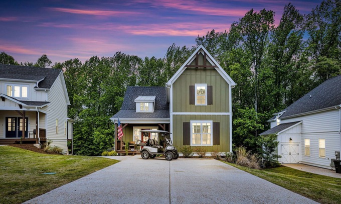 Estill Springs House | New Tims Ford Lake House w/Golf Cart, 4 bedrooms, arcade and games!