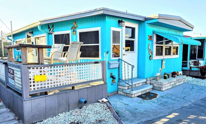 Bradenton Beach House | NEW TO VRBO! RIGHT OFF BRIDGE ST & AMI PIER! CHARMING & PRIVATE !GREAT LOCATION!