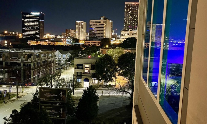 SoNo Condo | *New Vibrant Loft W Balcony City Views*