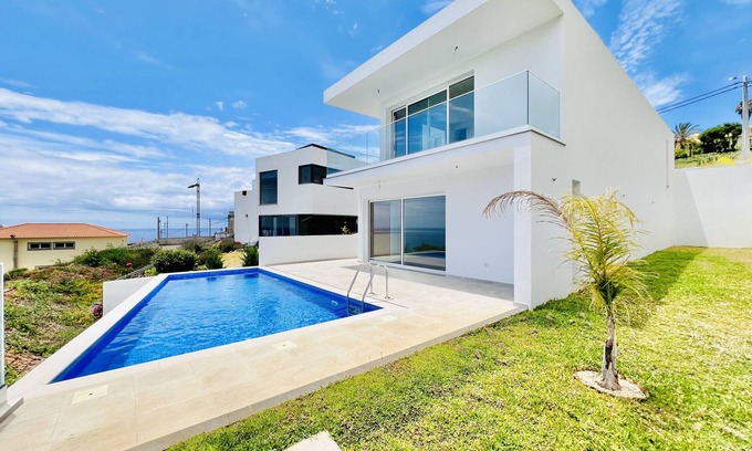 Estreito da Calheta Villa | NEW Vila Calma by Your Madeira Rentals a stylish Villa with stunning views.