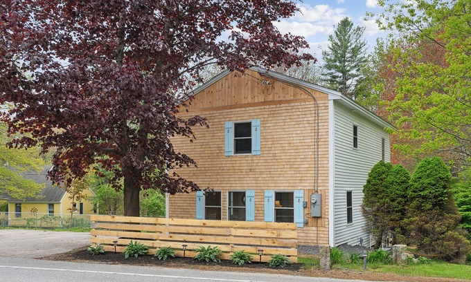 Kennebunk House | New-Walk to Dock Square, 1.2 Mi to Gooch's Beach - Pine Tree Place