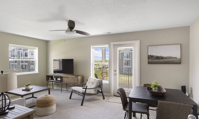 West Des Moines Apartment | New Waterfront Walk Out Jordan Creek w/Pool/Gym King Bed High Speed WiFi