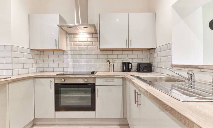 Woodhorn House | Newbiggin House - Modern 5 bed house by the sea