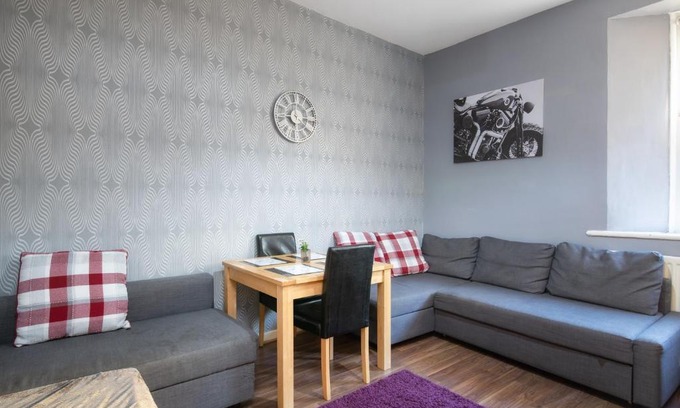 Newcastle-upon-Tyne Apartment | Newcastle City centre super spacious town house free parking and Wi-Fi