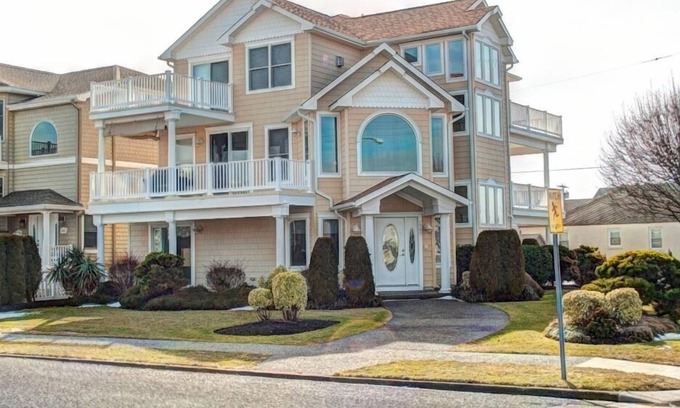 A-Zone House | Newer 4BR Home - Prime Location - Close To Everything - New rental