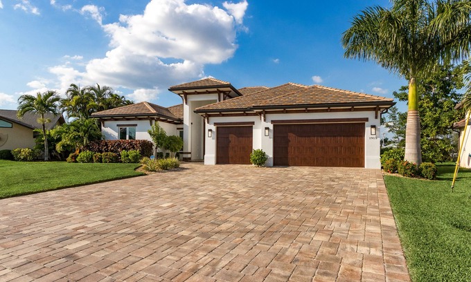 Pelican House | Newer Construction Villa, Modern Furnished, Huge Pool&Lanai, Gulf Access, WiFi