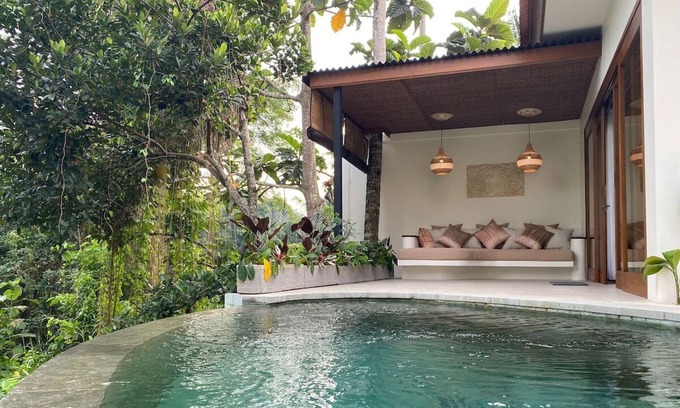 Kutuh Kaja Villa | Newer Luxe Villa, Private Pool - Lush Jungle Views - Comfortable Covered Daybed