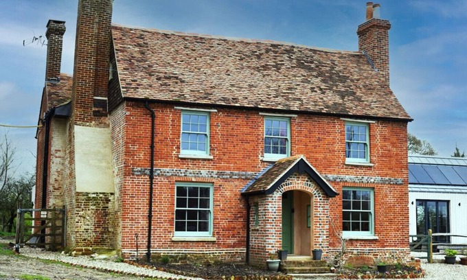 Waterlooville House | Newlands Farm Grade II Listed Georgian Farmhouse