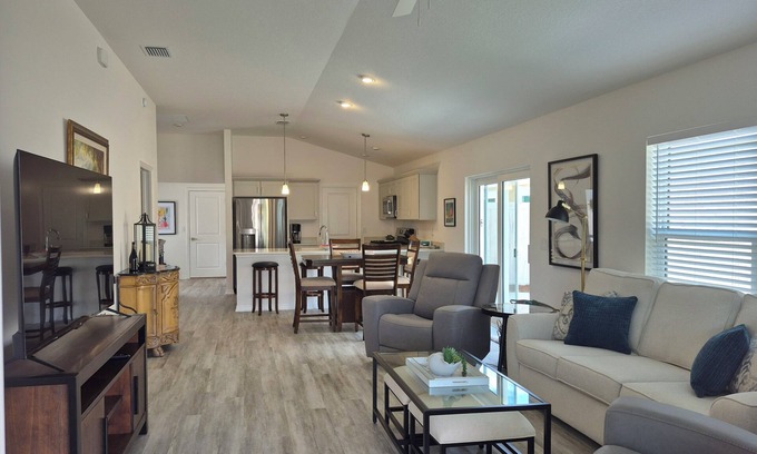 Lady Lake Villa | Newly Built 2-BDRM Villa, The Villages, FL btwn Spanish Springs & Lake Sumter