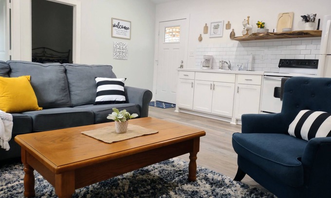 Longview House | NEWLY Built, 2 Peaceful Neighborhood