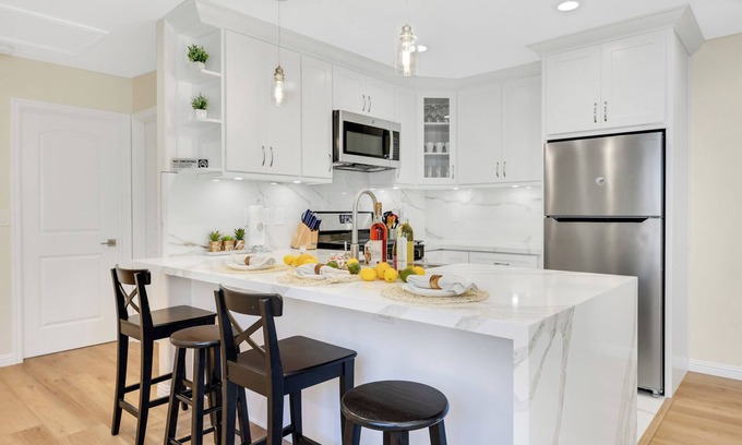 El Camino Village House | Newly Built 2BD Guesthouse