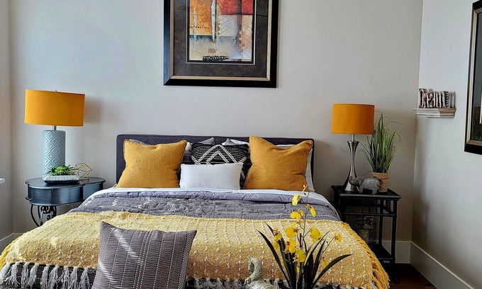 Folsom House | Newly built Gorgeous Guest house with private entrance