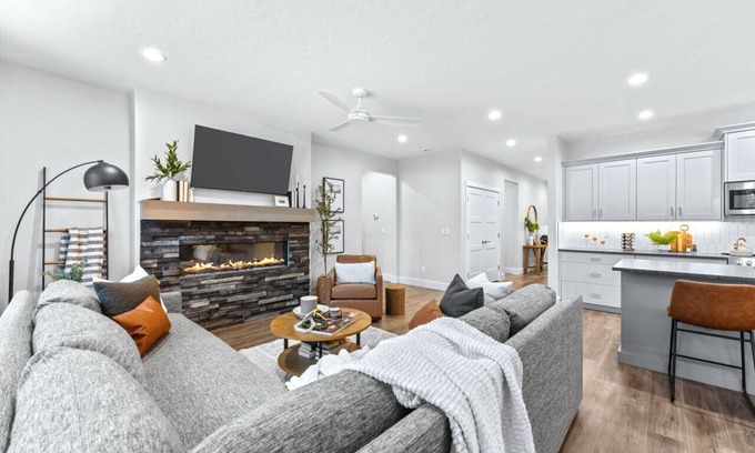 Tamarack Resort Cabin | Newly Built Home with Hot Tub!