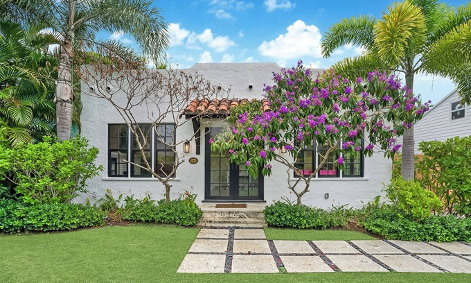 Flamingo Parks House | Newly Built Luxury Home With Pool & Hot Tub!