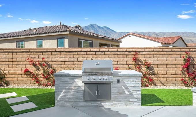 La Quinta Villa | Newly Built Mountain View Oasis: Pool, Hot Tub & Fire Pit