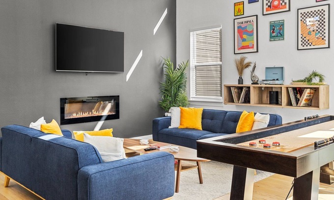 West Dallas House | Newly Designed Modern Home - BBQ, Fire pit & More
