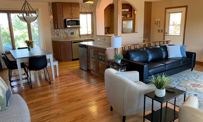 Rapid City House | Newly furnished 4 Bed, 2 bath, home in quiet neighborhood