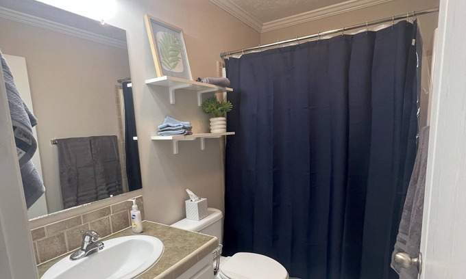 D'Iberville House | Newly Furnished Townhome-8 minutes to the beach