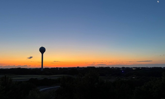 Corolla Condo | *Newly* Listed Ocean View, Elevator, Beach Access, Golf, Community Pool,