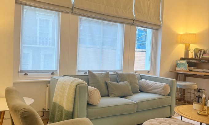 Holland Park Apartment | Newly Refurbished Luxury 3 Story Apartment with Terrace and Private Entrance