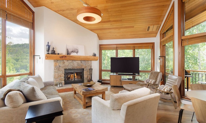Snowmass Village House | Newly Remodeled Ski-In/Out Snowmass View Townhome by The Woodrun V Townhouses by RedAwning