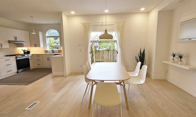 Stevens House | Newly Remodeled 3bd House in front of Volunteer Park, North Capitol Hill Seattle